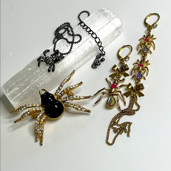 Vintage Halloween Jewelry Gold and Black Spiders Brooch, Earrings & Necklace - Picture 1 of 15